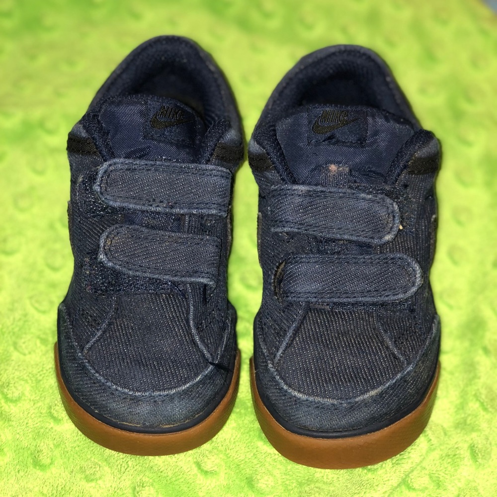 Toddler size 8C Gently used Nike sneakers